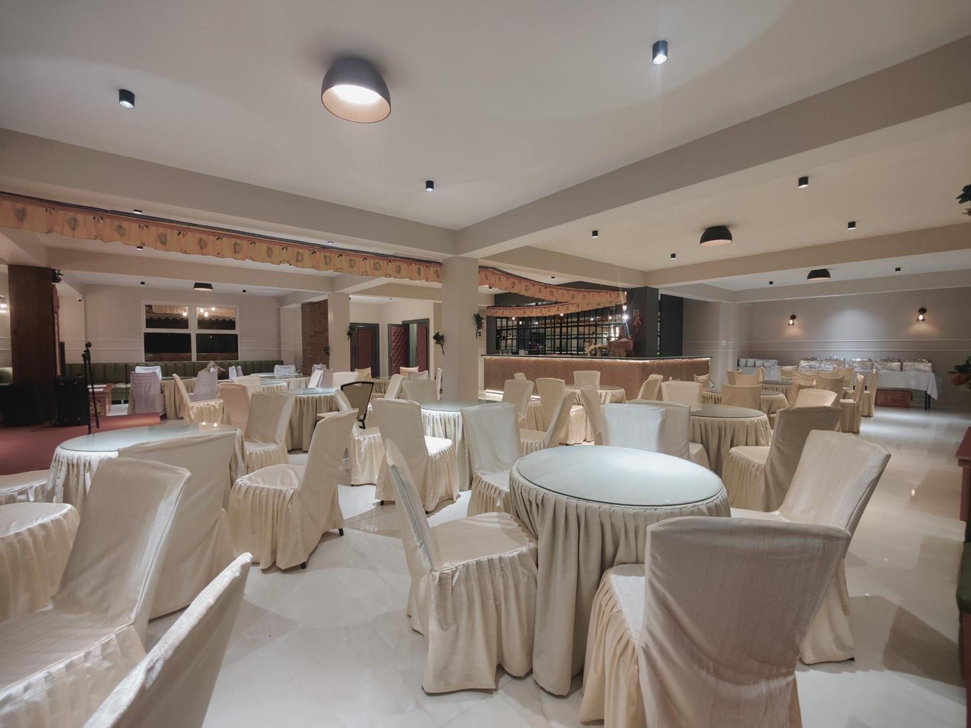 Maplewood Hotel & Spa Гангток Екстериор снимка