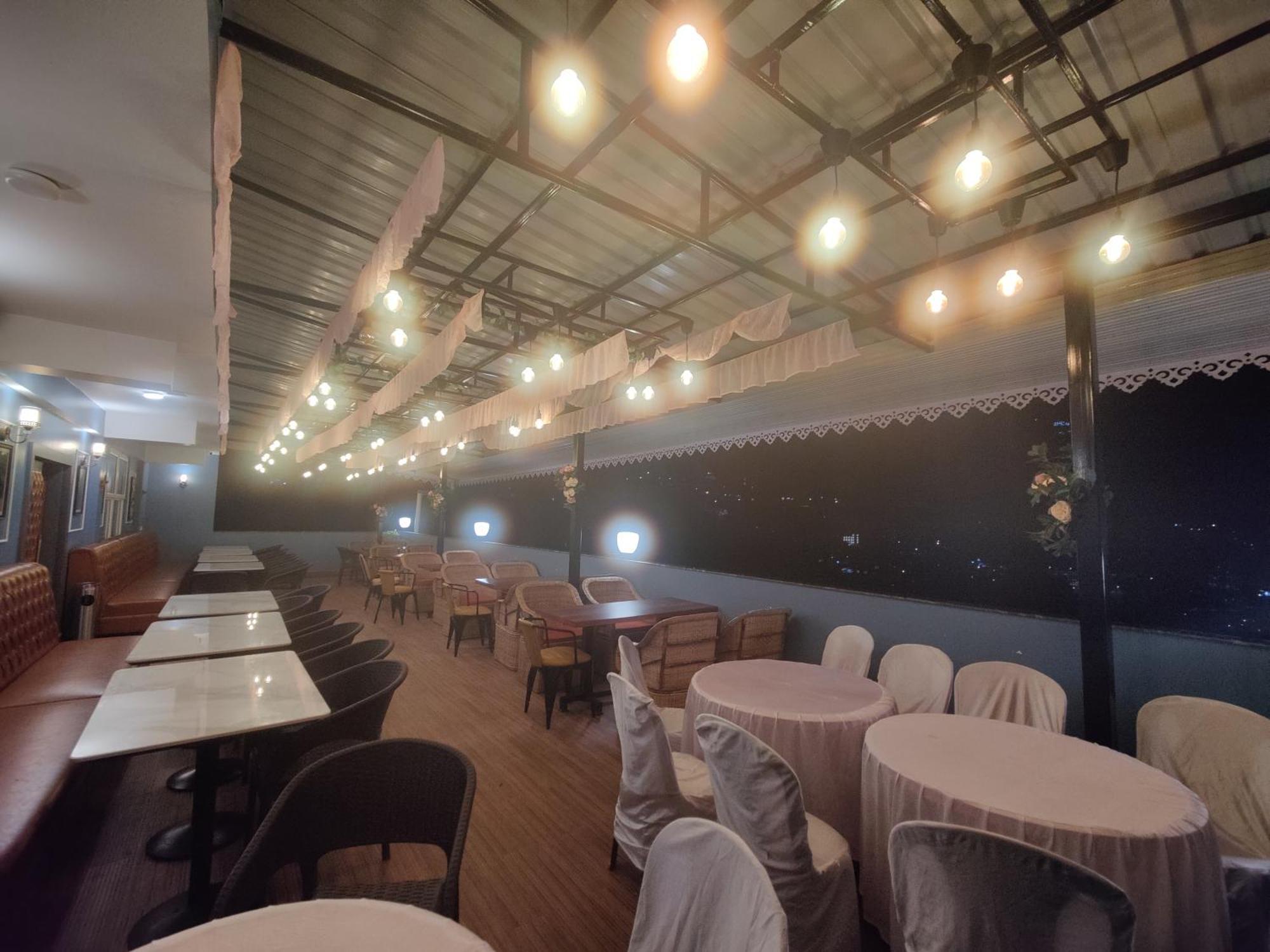 Maplewood Hotel & Spa Гангток Екстериор снимка